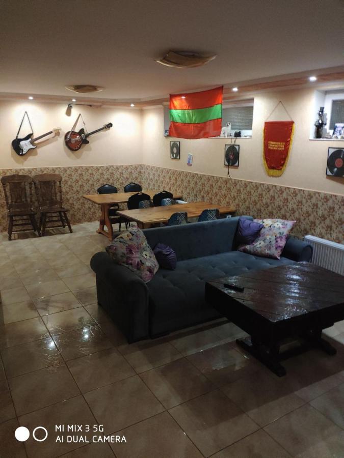 Like Home Hostel Tiraspol Ngoại thất bức ảnh