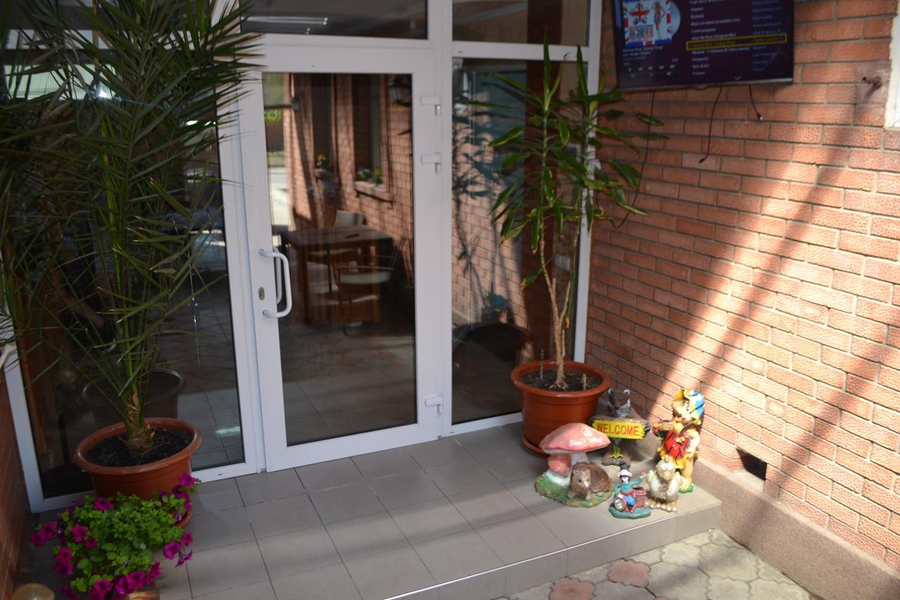 Like Home Hostel Tiraspol Ngoại thất bức ảnh